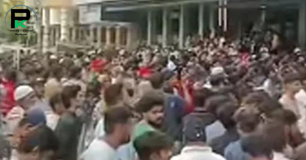 New mall opening causes chaos at Jauhar Chowrangi.